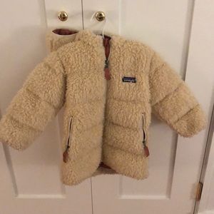 Like-new Patagonia Girls’ 2T Recycled Hi-loft Parka